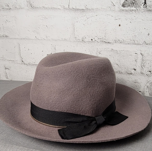 C.C Beanie Exclusive Wool Hat - Picture 3 of 5